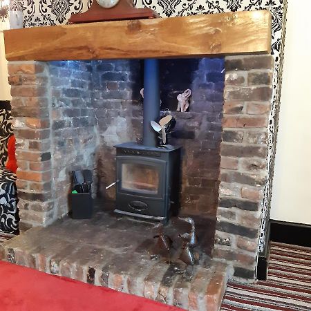 The Saracens Head Old Lounge Apartment สเกคเนส ภายนอก รูปภาพ
