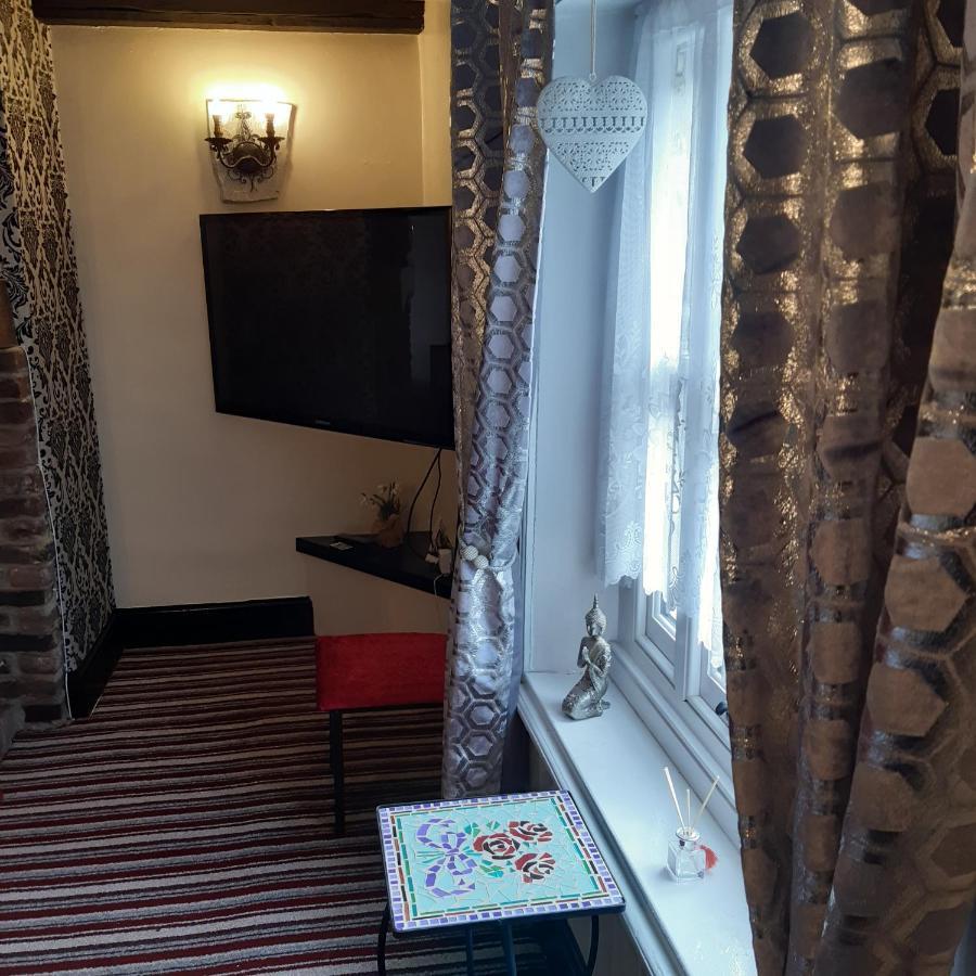 The Saracens Head Old Lounge Apartment สเกคเนส ภายนอก รูปภาพ