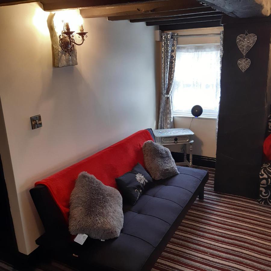 The Saracens Head Old Lounge Apartment สเกคเนส ภายนอก รูปภาพ