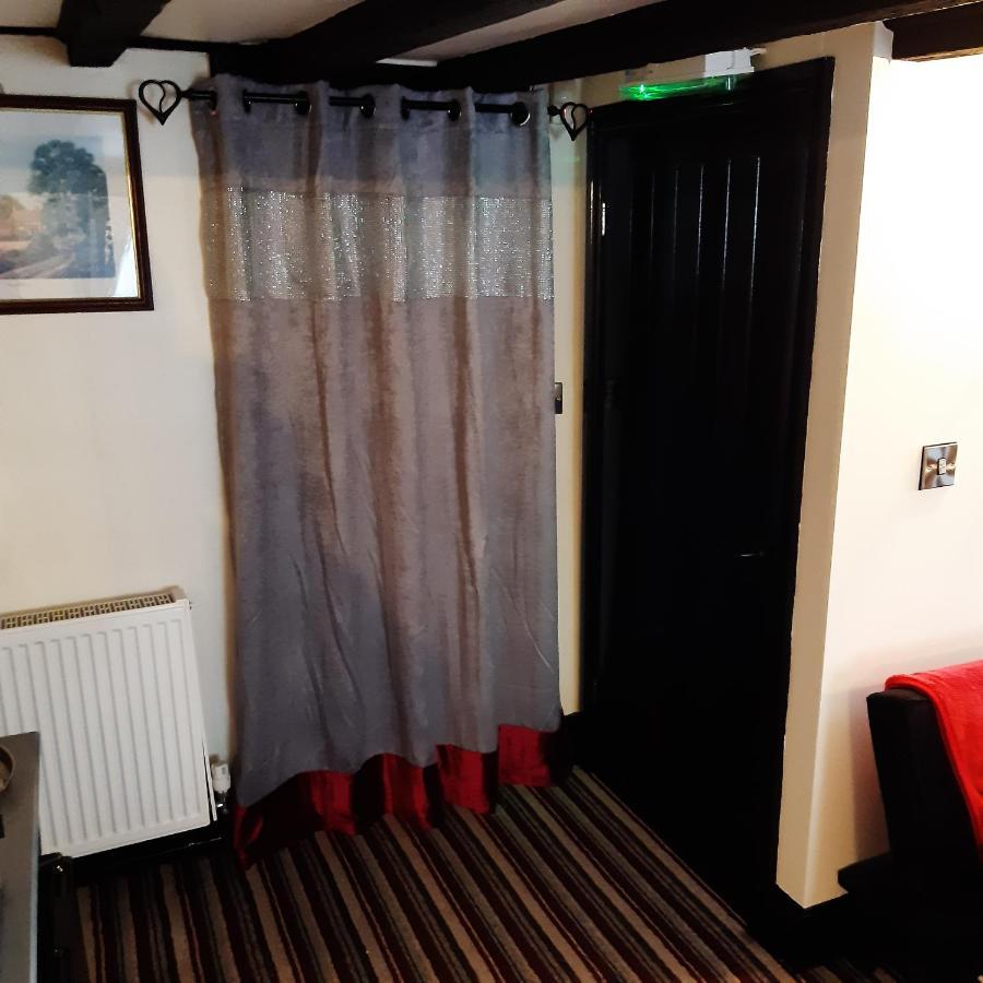 The Saracens Head Old Lounge Apartment สเกคเนส ภายนอก รูปภาพ